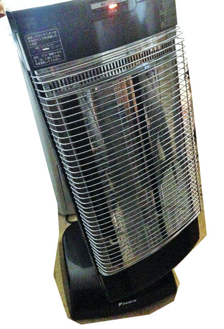 遠赤外線暖房機セラムヒートERFT11PS（ダイキン）のレビュー。部屋全体は暖まりません。スポット補助的に使う機器です。 | ツヅケル・ブログ